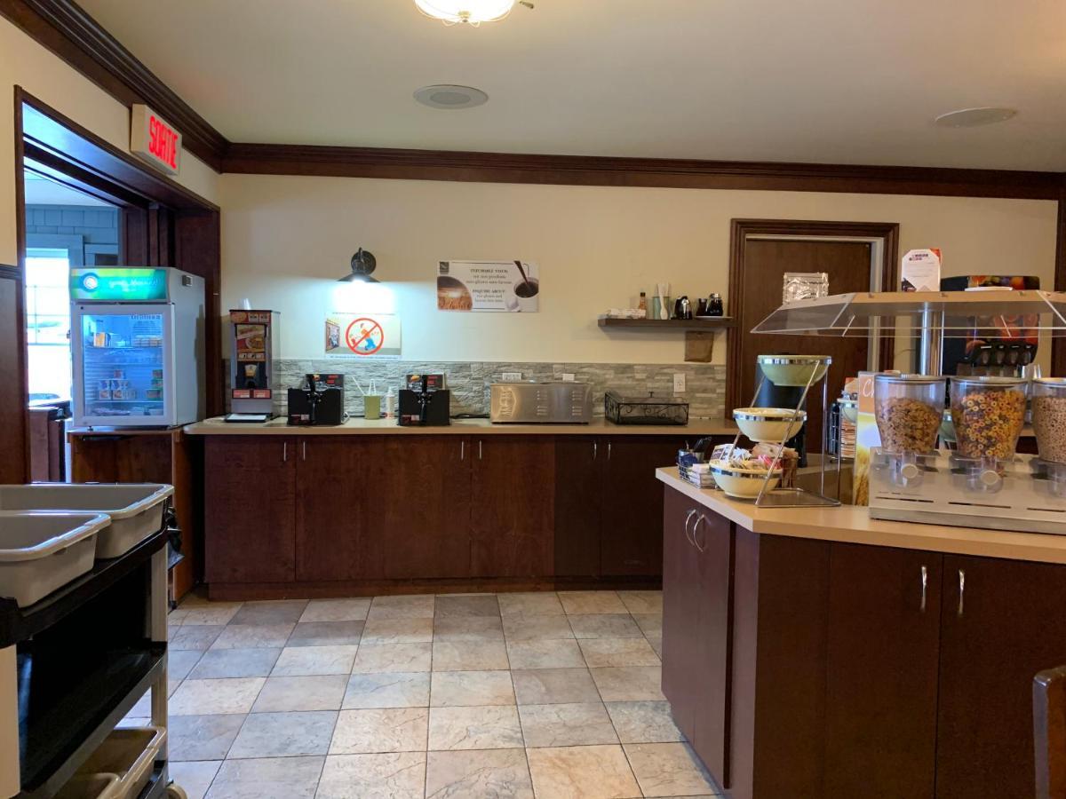Quality Inn Rivière-du-Loup Esterno foto